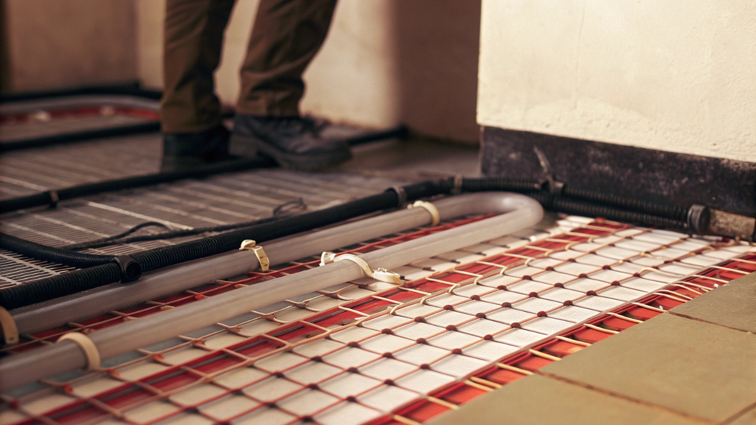 Система тёплого пола под плитку: особенности монтажа, выбор плитки и клея